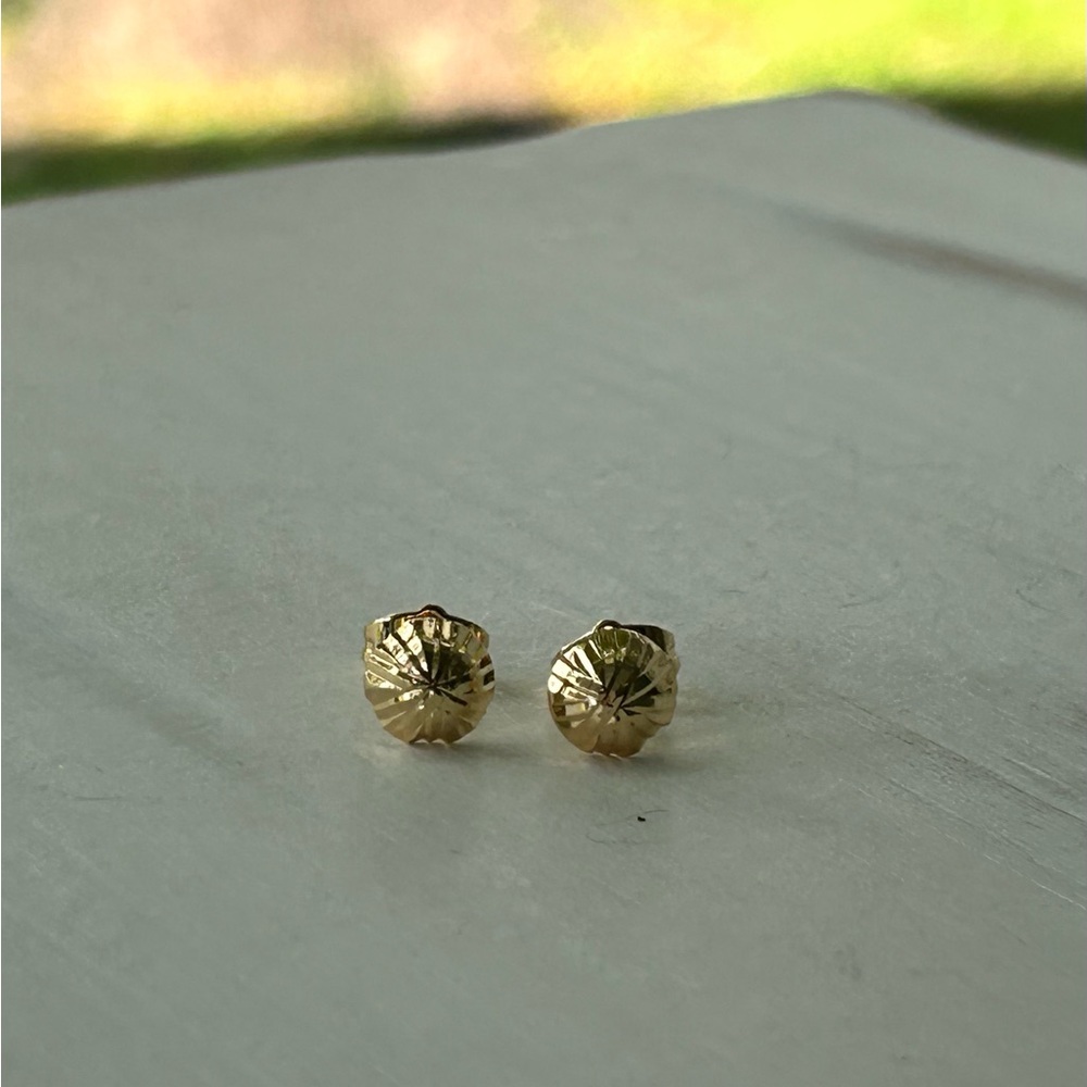 18k GP stud earrings